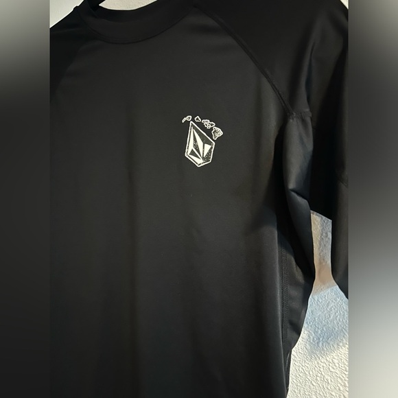Volcom Black Rash Guard Swim Shirt Size XL - Picture 2 of 5